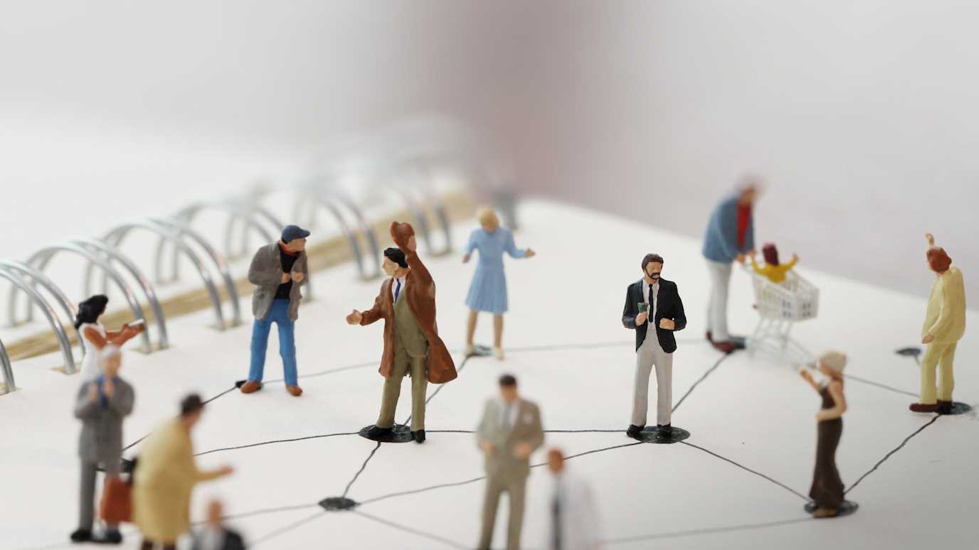 Plastic models, network - Applied Social Psychology