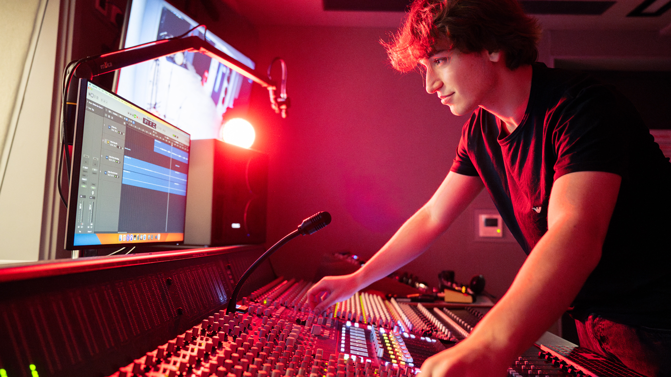 Sound recording studio 