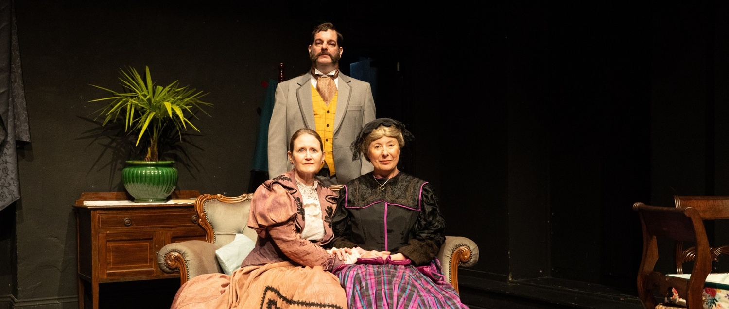 actors from the EJR play on stage in their costumes
