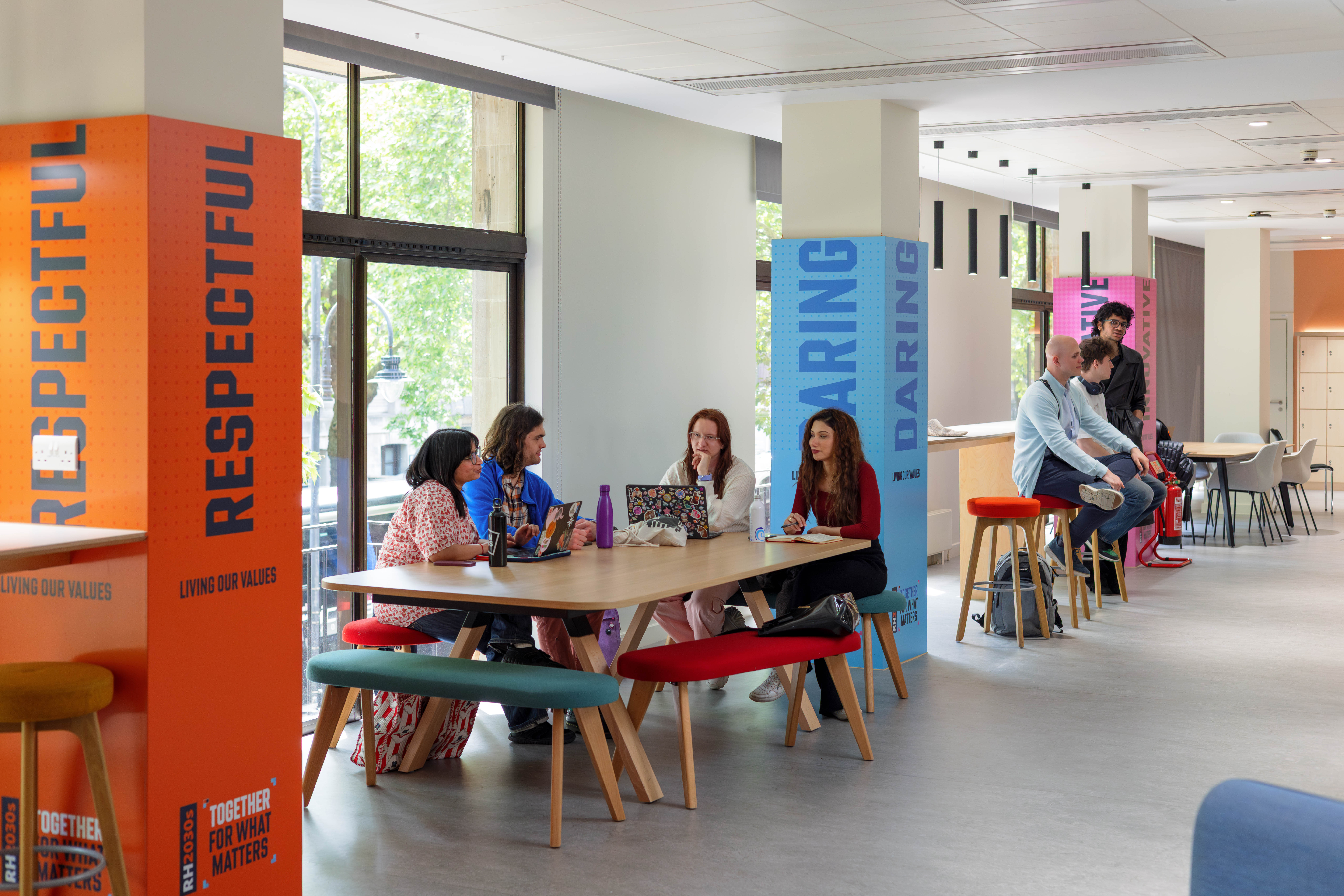 MC000561 Royalholloway210526 305